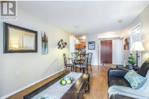 2011 - 35 Finch Avenue E, Toronto, ON - Indoor Photo Showing Living Room