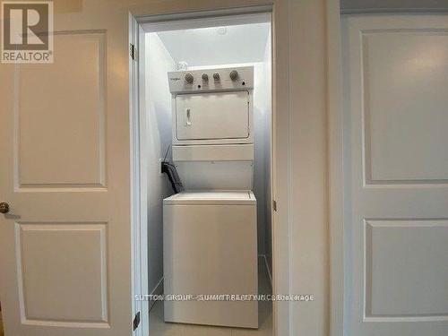 617 - 450 Dundas Street E, Hamilton, ON - Indoor Photo Showing Laundry Room