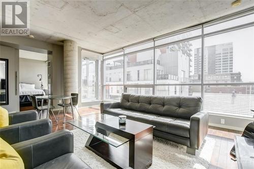 180 York Street Unit#401, Ottawa, ON - Indoor Photo Showing Living Room