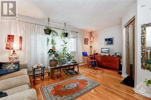 80 Jolliet Avenue, Ottawa, ON - Indoor Photo Showing Living Room