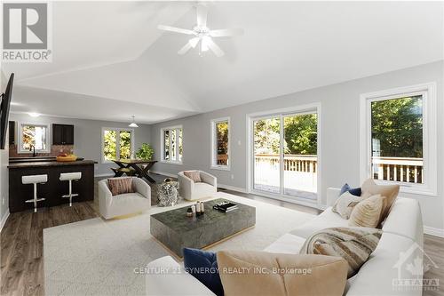 2678 Concession 11E Road, Lanark Highlands, ON - Indoor Photo Showing Living Room