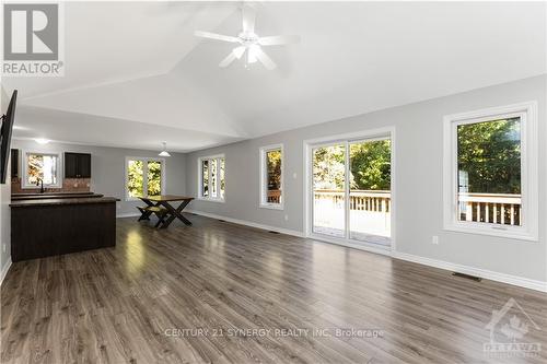 2678 Concession 11E Road, Lanark Highlands, ON - Indoor Photo Showing Living Room