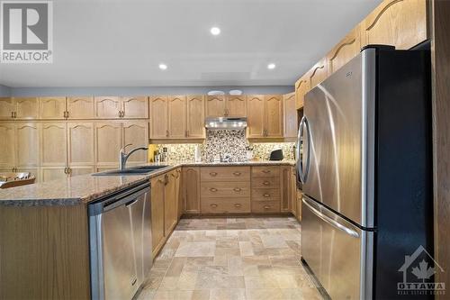 35 Caribou Avenue, Ottawa, ON - Indoor Photo Showing Kitchen