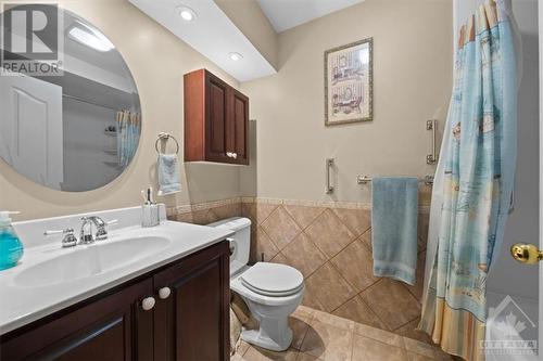 35 Caribou Avenue, Ottawa, ON - Indoor Photo Showing Bathroom