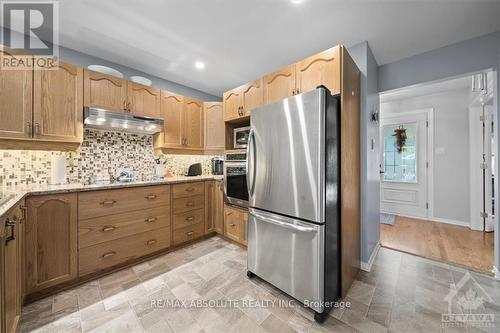 35 Caribou Avenue, Ottawa, ON - Indoor Photo Showing Kitchen