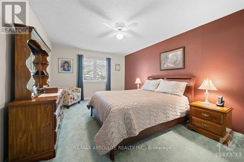 35 Caribou Avenue, Ottawa, ON - Indoor Photo Showing Bedroom