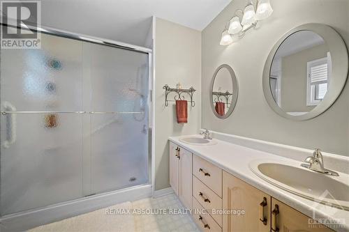 35 Caribou Avenue, Ottawa, ON - Indoor Photo Showing Bathroom