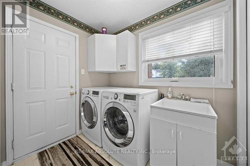 35 Caribou Avenue, Ottawa, ON - Indoor Photo Showing Laundry Room