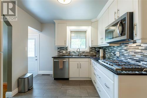 539 Prentice Avenue, Sarnia, ON - Indoor Photo Showing Kitchen