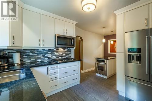 539 Prentice Avenue, Sarnia, ON - Indoor Photo Showing Kitchen With Double Sink With Upgraded Kitchen