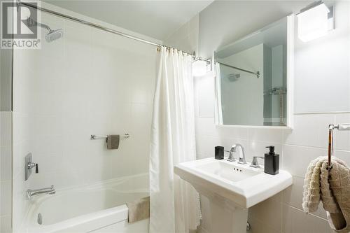 539 Prentice Avenue, Sarnia, ON - Indoor Photo Showing Bathroom