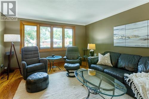 539 Prentice Avenue, Sarnia, ON - Indoor Photo Showing Living Room