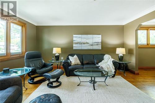 539 Prentice Avenue, Sarnia, ON - Indoor Photo Showing Living Room