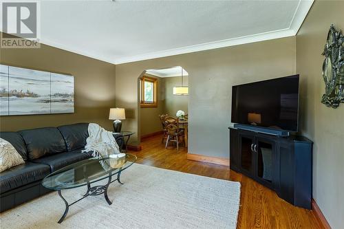 539 Prentice Avenue, Sarnia, ON - Indoor Photo Showing Living Room