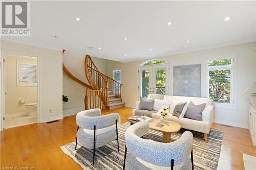 126 Brant Street, Oakville, ON - Indoor Photo Showing Living Room