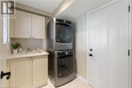 126 Brant Street, Oakville, ON - Indoor Photo Showing Laundry Room