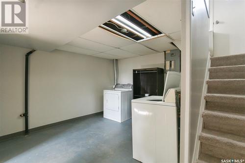 1160 Stadacona Street W, Moose Jaw, SK - Indoor Photo Showing Laundry Room