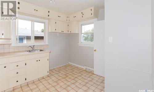 1160 Stadacona Street W, Moose Jaw, SK - Indoor Photo Showing Kitchen