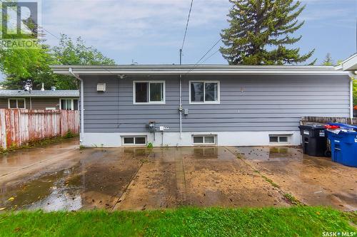 2301 Clarence Avenue S, Saskatoon, SK - Outdoor