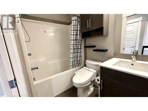 925 Leon Avenue Unit# 343, Kelowna, BC - Indoor Photo Showing Bathroom