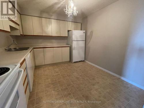 1108 - 35 Green Valley Drive, Kitchener, ON - Indoor Photo Showing Kitchen