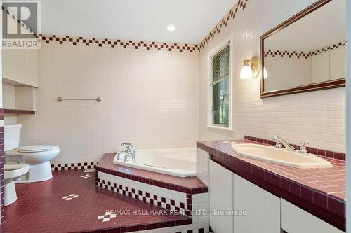 26 Whitman Street, Toronto, ON - Indoor Photo Showing Bathroom