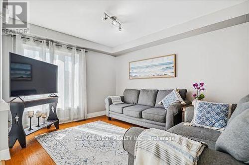 11 Dewell Crescent, Clarington, ON - Indoor Photo Showing Living Room