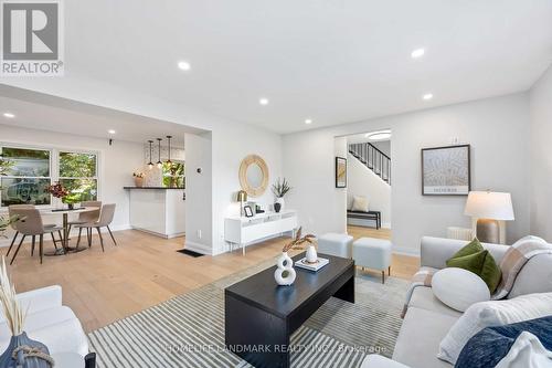 769 Sutherland Avenue, Newmarket, ON - Indoor Photo Showing Living Room