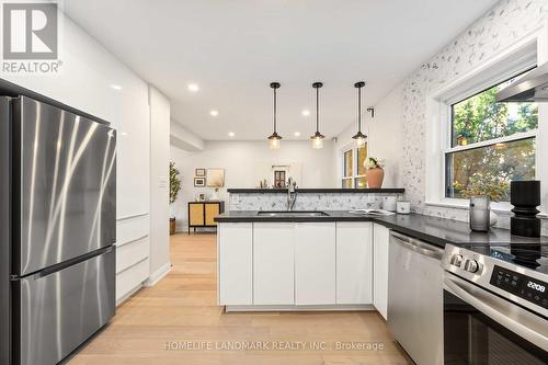 769 Sutherland Avenue, Newmarket, ON - Indoor Photo Showing Kitchen With Upgraded Kitchen