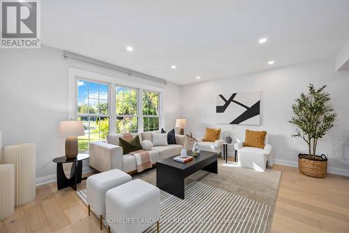 769 Sutherland Avenue, Newmarket, ON - Indoor Photo Showing Living Room