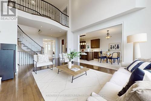 32 Vines Place, Aurora, ON - Indoor Photo Showing Living Room