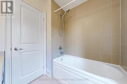 32 Vines Place, Aurora, ON - Indoor Photo Showing Bathroom