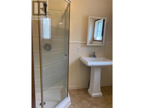 1345 Thom  Street, Trail, BC - Indoor Photo Showing Bathroom