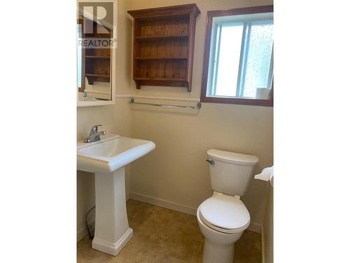 1345 Thom  Street, Trail, BC - Indoor Photo Showing Bathroom