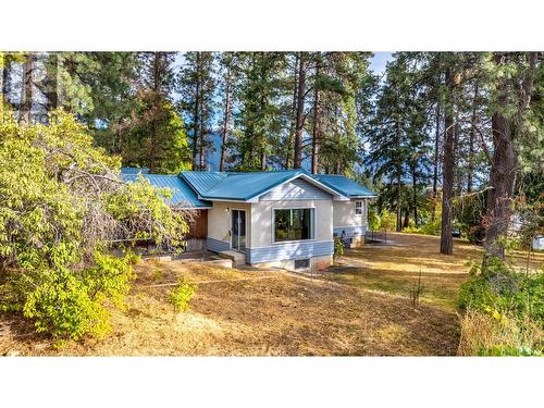 229 24Th  N Avenue, Creston, BC - Outdoor