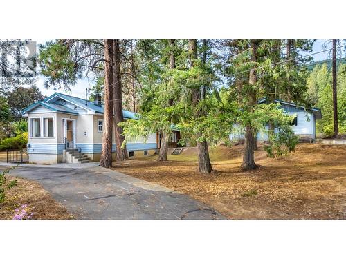 229 24Th  N Avenue, Creston, BC - Outdoor