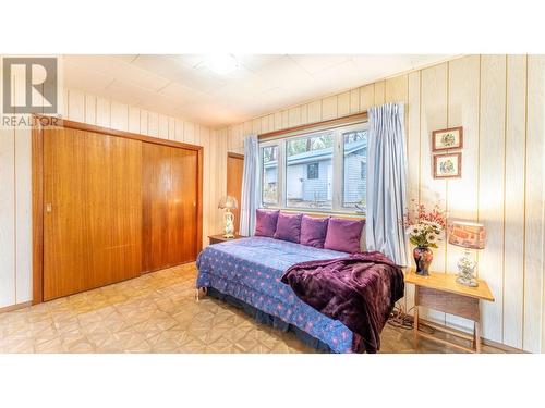 229 24Th  N Avenue, Creston, BC - Indoor Photo Showing Bedroom