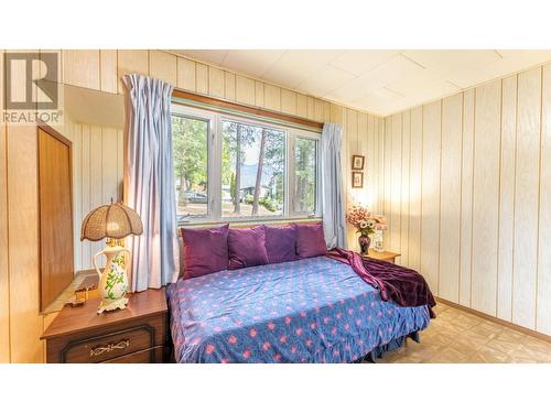 229 24Th  N Avenue, Creston, BC - Indoor Photo Showing Bedroom