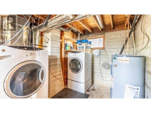 229 24Th  N Avenue, Creston, BC - Indoor Photo Showing Laundry Room