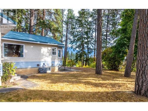 229 24Th  N Avenue, Creston, BC - Outdoor