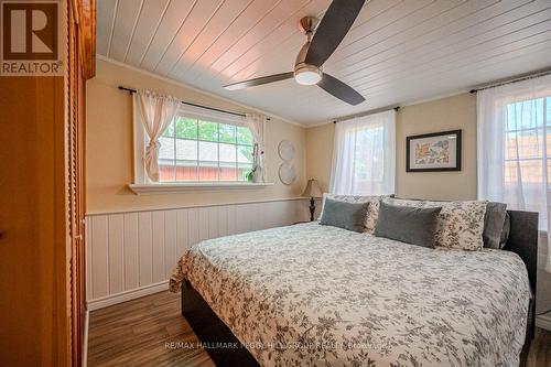 23 Pops Lane, Wasaga Beach, ON - Indoor Photo Showing Bedroom