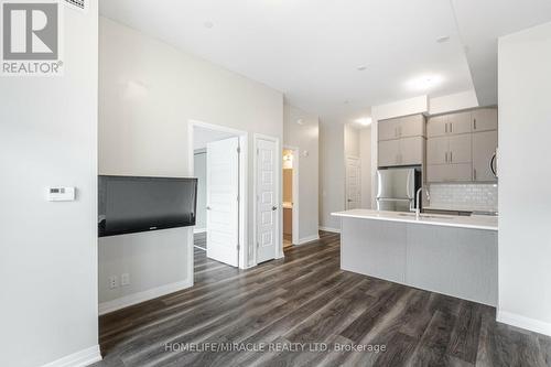 625 - 128 Grovewood Common, Oakville, ON - Indoor Photo Showing Kitchen With Double Sink