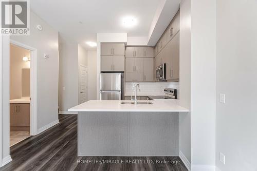 625 - 128 Grovewood Common, Oakville, ON - Indoor Photo Showing Kitchen With Double Sink