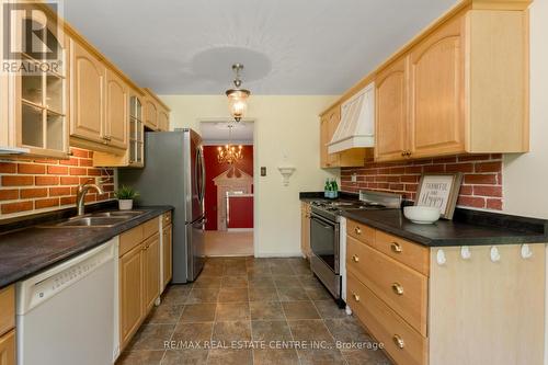 17 Holmes Drive, Caledon, ON - Indoor Photo Showing Kitchen With Double Sink