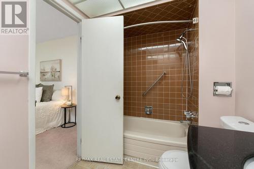 17 Holmes Drive, Caledon, ON - Indoor Photo Showing Bathroom