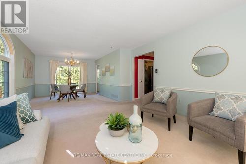 17 Holmes Drive, Caledon, ON - Indoor Photo Showing Living Room