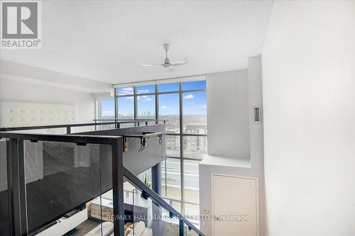 725 - 250 Manitoba Street, Toronto, ON - Indoor Photo Showing Other Room