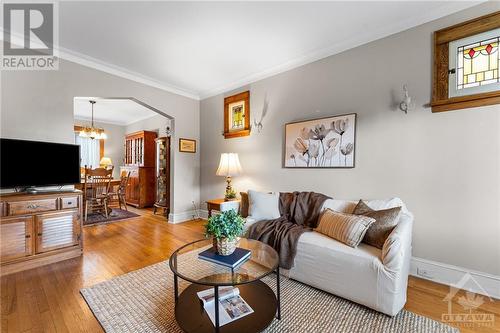 204 Bayswater Avenue, Ottawa, ON - Indoor Photo Showing Living Room