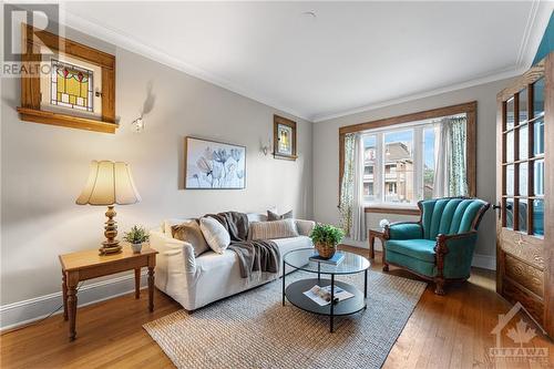 204 Bayswater Avenue, Ottawa, ON - Indoor Photo Showing Living Room