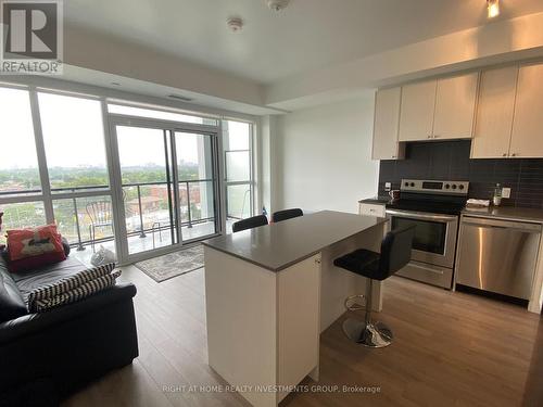 520 - 60 George Butchart Drive, Toronto, ON - Indoor Photo Showing Kitchen